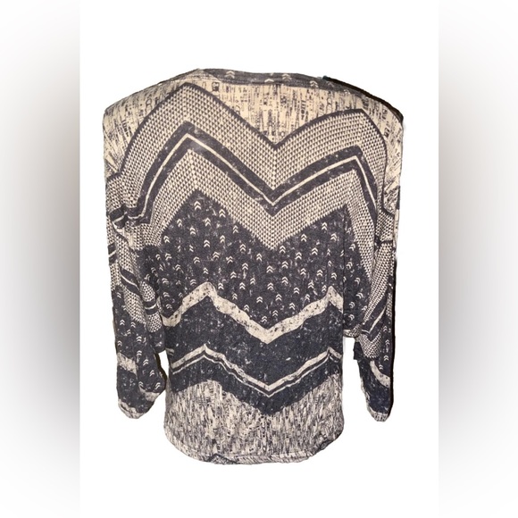 Daytrip Womens Medium 3/4 Length Sleeve Jeweled Elastic Waist Bell Sleeves Top - Picture 4 of 5